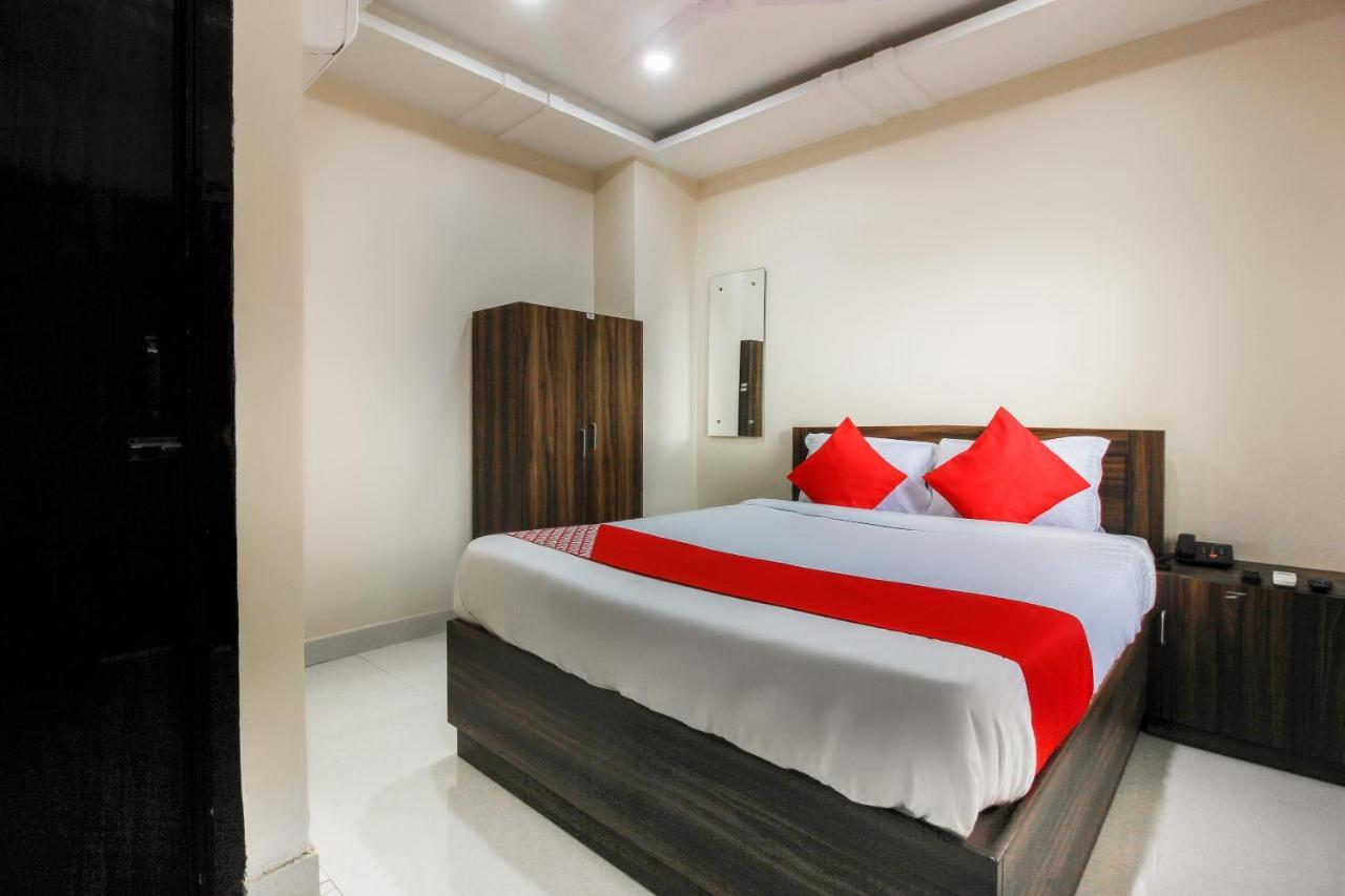 Oyo 66942 Venus Residency Hotell Lalaguda Exteriör bild