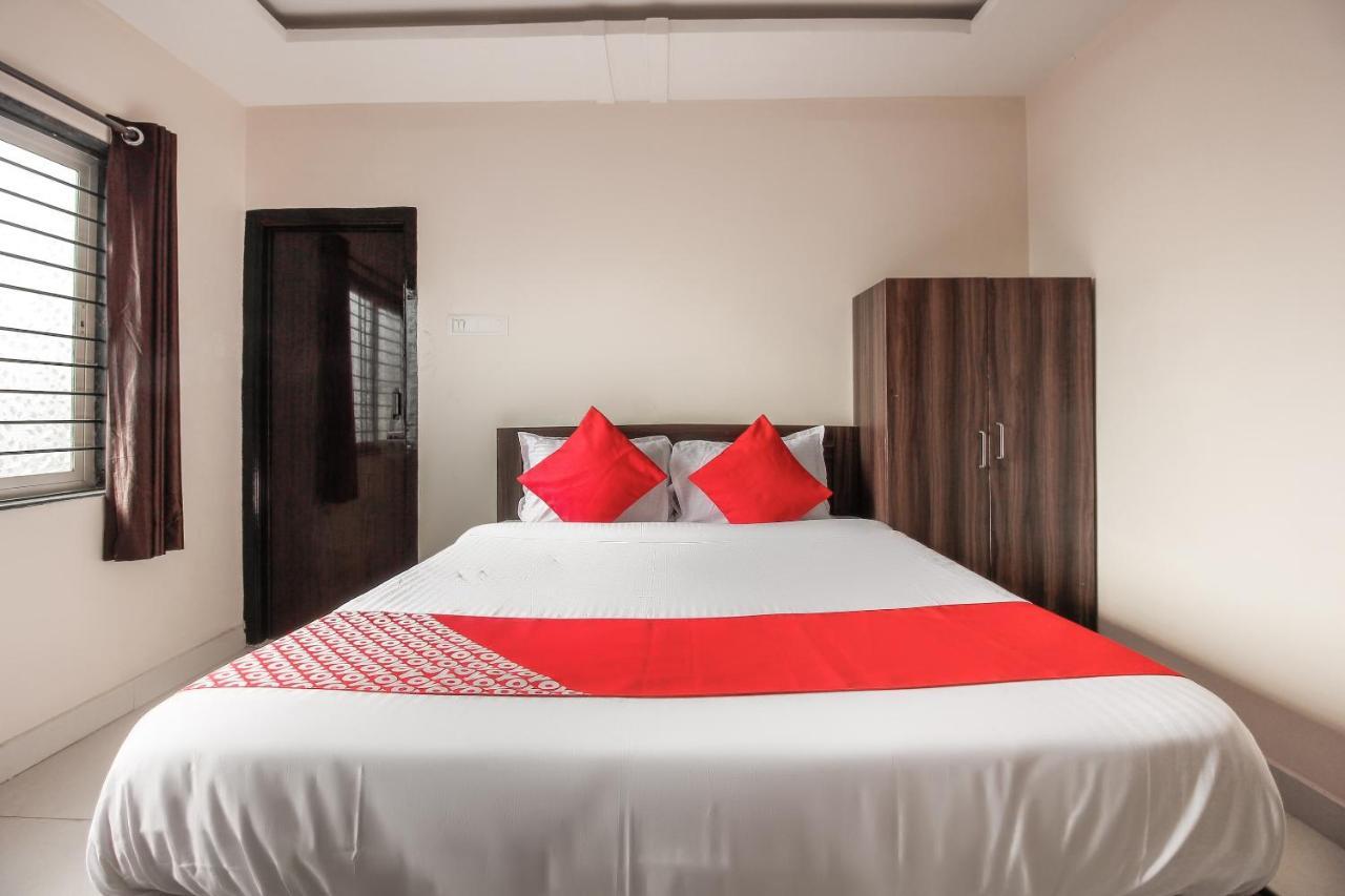 Oyo 66942 Venus Residency Hotell Lalaguda Exteriör bild