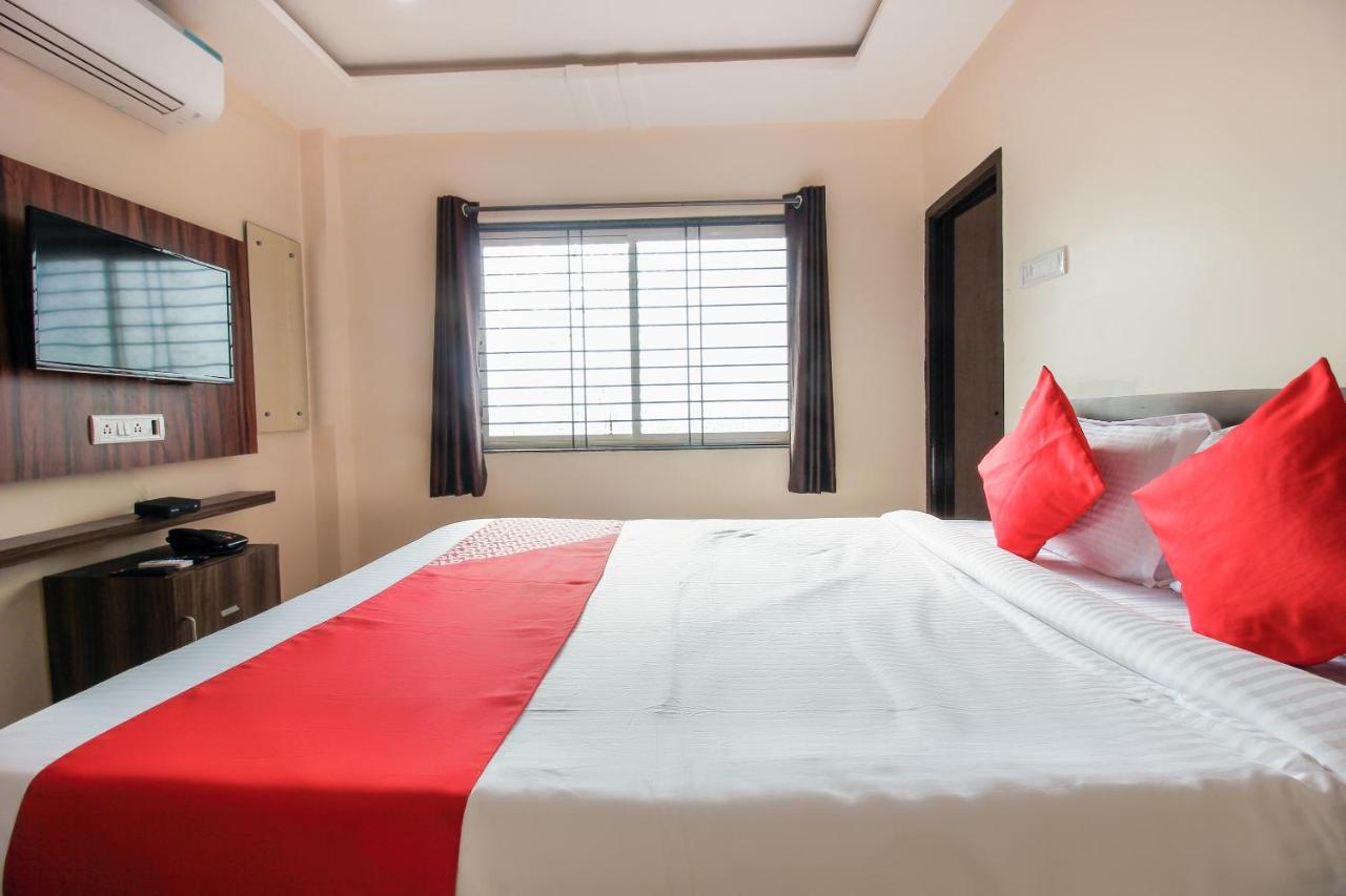 Oyo 66942 Venus Residency Hotell Lalaguda Exteriör bild