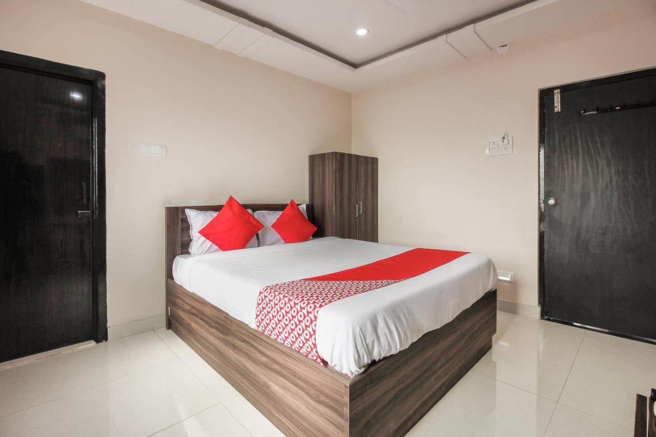 Oyo 66942 Venus Residency Hotell Lalaguda Exteriör bild